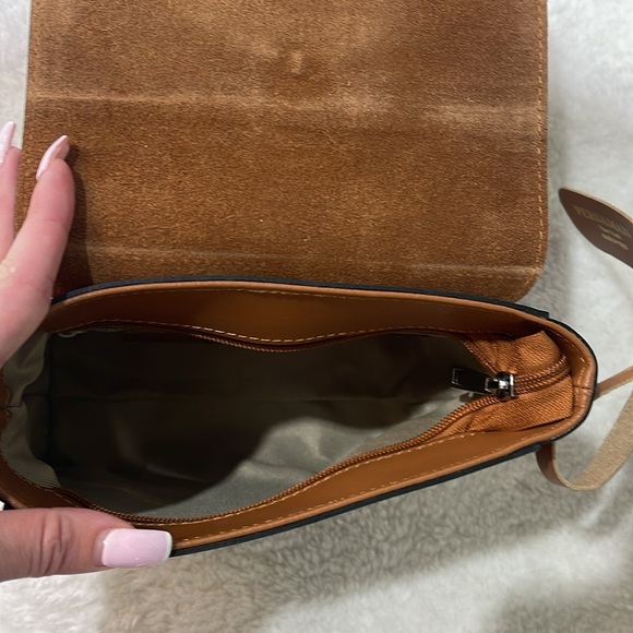 Persaman New York Ring Flap Crossbody - Picture 9 of 15